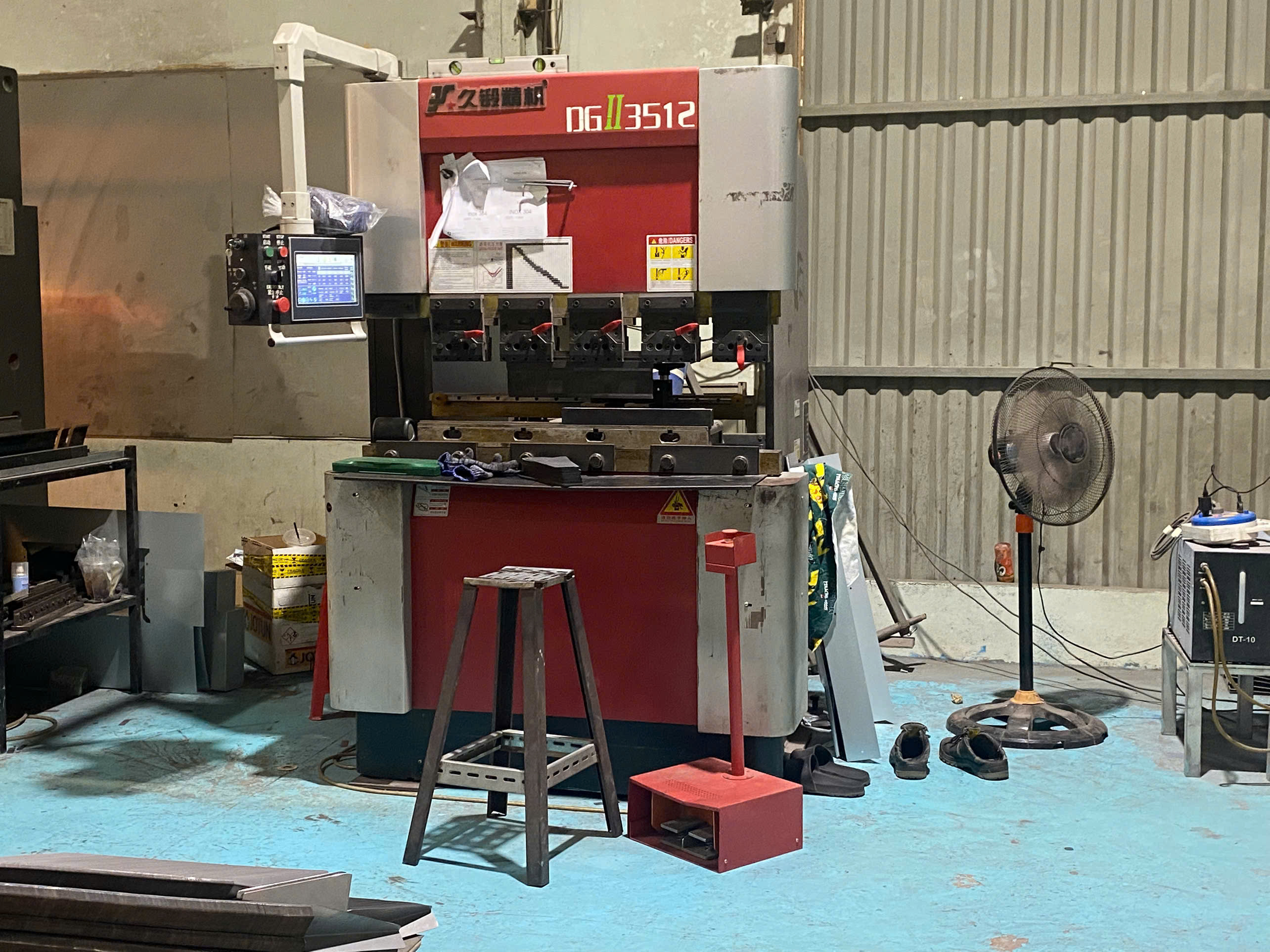 Bending machine 2.jpg
